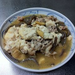 Delicious Simmered Meat and Tofu with Mentsuyu A picture of Delicious Simmered Meat and Tofu with Mentsuyu.