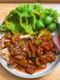 สเต็กหมูสันนอก & เนื้อสันใน ซอสมะเขือเทศ (Swiss style)