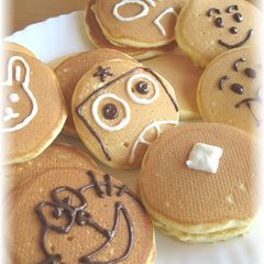 A picture of Mini Pancakes That Stay Fluffy.