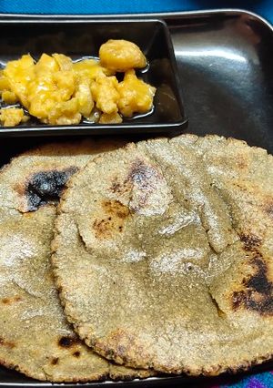 બાજરી ના રોટલા (Bajri Rotla Recipe In Gujarati) રેસીપી મુખ્ય ફોટો