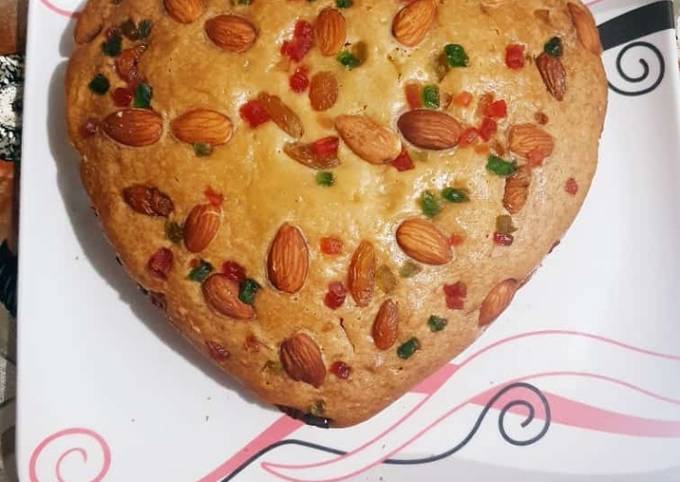 Happy Birthday Tushar Cake And Flower - Greet Name