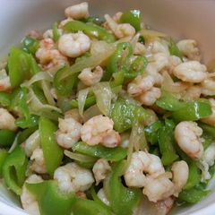 A picture of Prawns with Green Chillies.