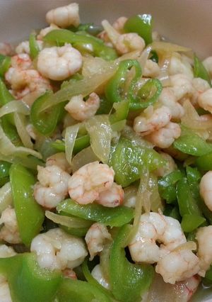 A picture of Prawns with Green Chillies.