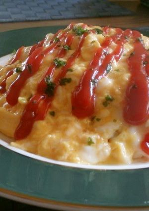A picture of Easy Japanese Restaurant-Style Fluffy and Creamy Omurice.