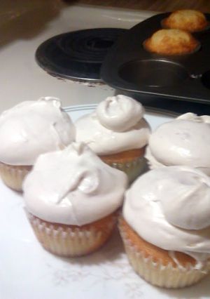 A picture of Easy whipped strawberry frosting.