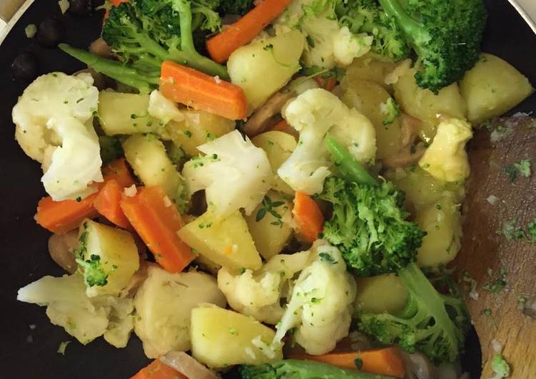 Recipe of Super Quick Homemade Garlic Buttered Potatoes, Broccoli And Cauliflower