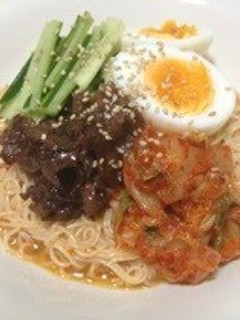 A picture of Sweet & Sour Beef Bibim Noodles with Somen.