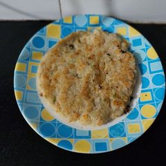 A picture of Red poha and Semolina uttapa.