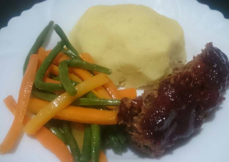 Meatloaf and mashed potatoes