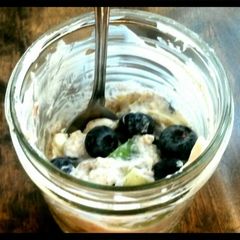 A picture of Overnight Oatmeal Jars.