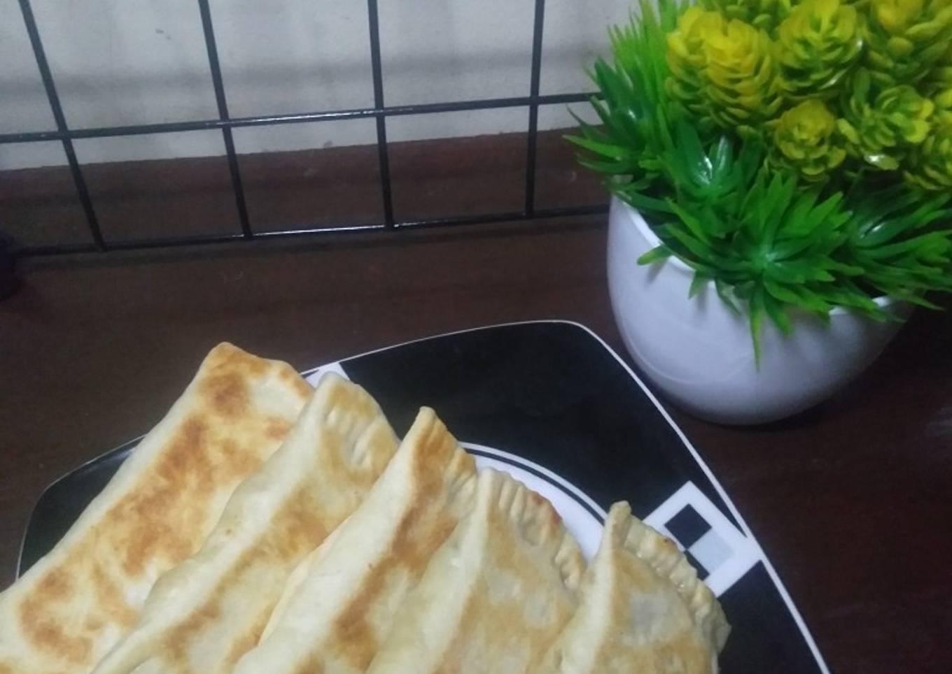 Roti panggang isi ayam suwir