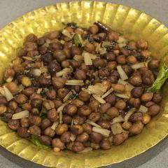 A picture of Kadala/Black Chickpeas Sundal.