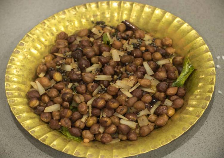 How to Prepare Homemade Kadala/Black Chickpeas Sundal