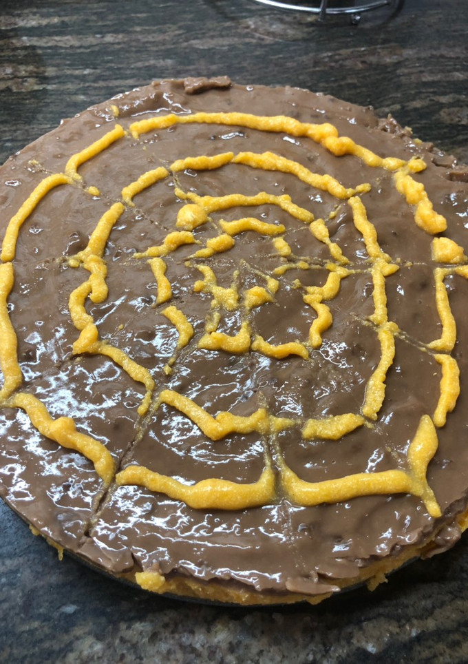 Una foto de Tarta telaraña de calabaza y chocolate fit