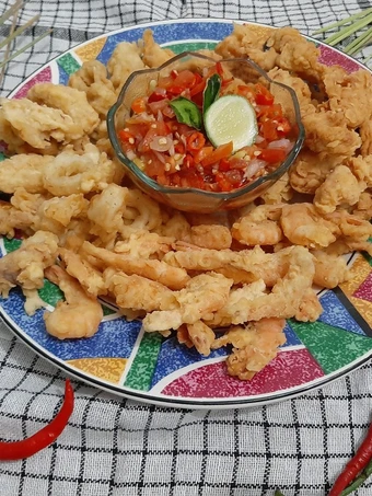 Langkah Gampang Membikin Resep Seafood Crispy Sambal Dabu-Dabu yang Lezat Sekali Anti Ribet, Lezat Sekali