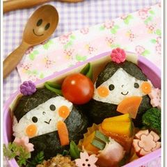 Hina Doll Rice Balls for Hinamatsuri A picture of Hina Doll Rice Balls for Hinamatsuri.