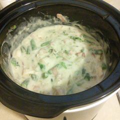 A picture of crock pot chicken Alfredo.