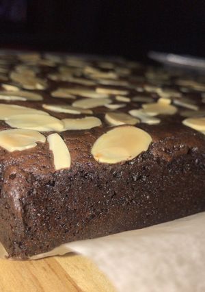 รูปของ Almond Fudge Brownie 🍫🥚 (บราวน์นี่หนึบโรยอัลมอนด์)