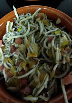 Foto principal de Salteado de gulas y jamón