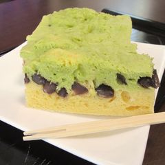 A picture of Two-Colored Matcha Adzuki Bean Steamed Cake made with a Hand Mixer.