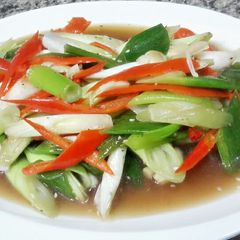 A picture of Kanya's Leeks and Chili Stir fried.
