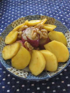 A picture of Sweet Potato and Persimmon with Lemon Juice, Sugar, and Soy Sauce.