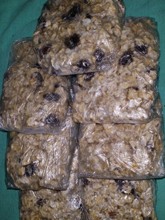 A picture of Raisin oat bars.
