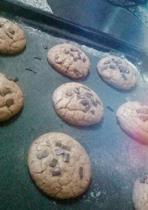 Una foto de Galletitas de chips de chocolate y de café