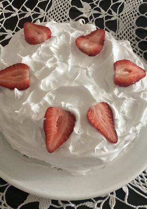 Una foto de Torta de chocolate rellena de crema pastelera