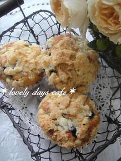 A picture of Blueberry Crumble Muffins.