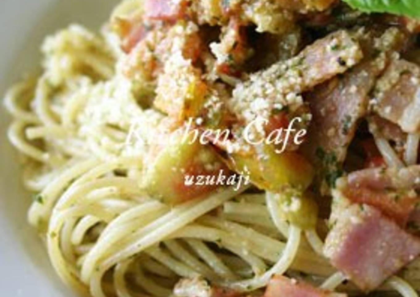 Pasta with bacon with genoise tomatoes