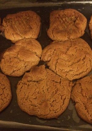 A picture of No Flour Low Sugar Peanut Butter Cookies.