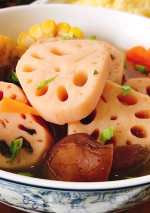 Hình của món Canh củ sen nấu bắp.