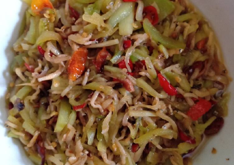 Proses mengolah Tumis Pedas Labu Teri Anti Gagal