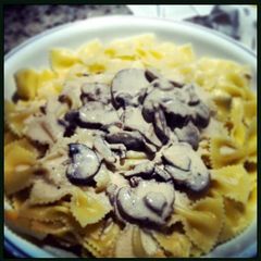 A picture of Mushroom Alfredo pasta.