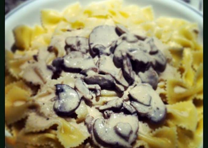 Mushroom Alfredo pasta