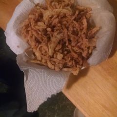 A picture of Cajun onion straws.