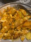 Pollo en Salsa con Patatas al Horno con Mantequilla y Estragón
