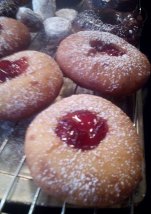 A picture of Sunshine's homemade doughnuts / chocolate glaze.