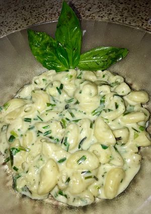 Una foto de Coditos con crema de ciboulette