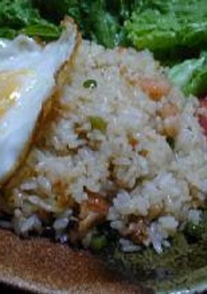 A picture of Indonesian Fried Rice with Chicken and Shrimp (Nasi Goreng).