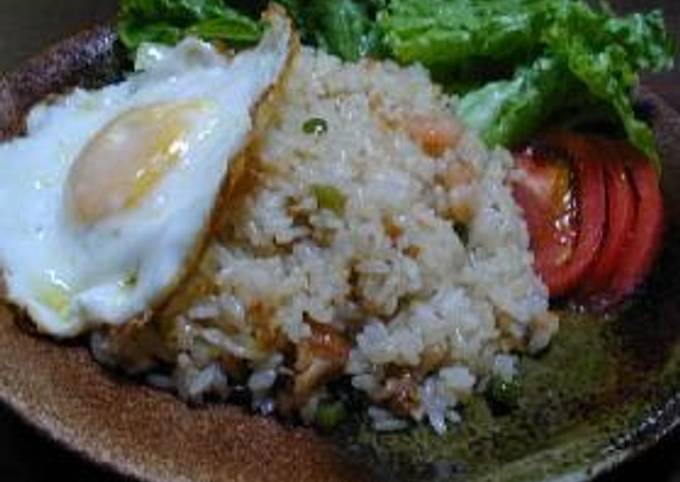 Indonesian Fried Rice with Chicken and Shrimp (Nasi Goreng) recipe main photo