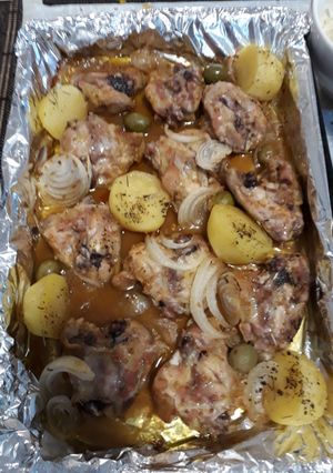 Foto de Sobrecoxa assada com batatas e azeitona
