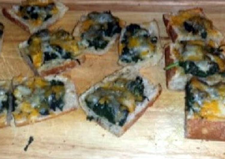 Simple Way to Prepare Quick Spinach Cheesy Garlic Bread