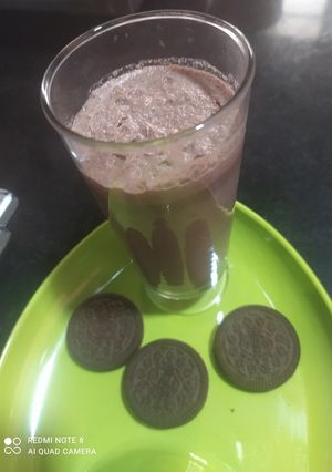 ओरियो कुकीज मिल्क शेक(Oreo cookies milk shake) रेसिपी मुख्य फोटो