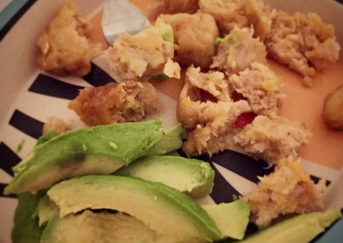 Cena para bebé: Hamburguesa de pollo en microondas y aguacate