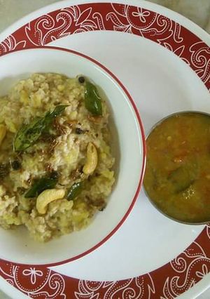 A picture of Oats ven pongal.