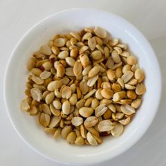 Air fried roasted peanuts A picture of Air fried roasted peanuts.