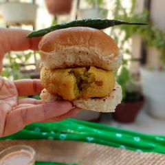 A picture of Mumbai vada pav.