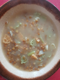 Una foto de Sopa de lentejas y pasta